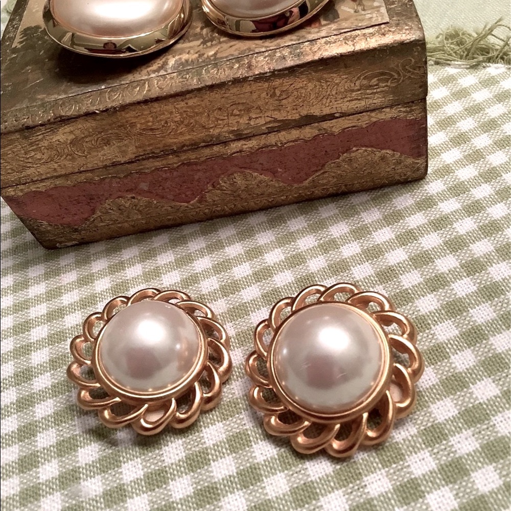 Bundle of 3 Vintage Pearl Earrings - Picture 4 of 5